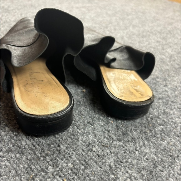 FREE PEOPLE Women’s Black Leather Sienna Slip-On Ruffle Mules Slides size: 7 - Picture 12 of 13